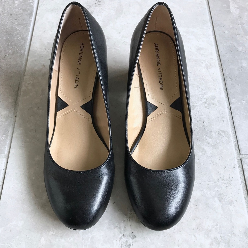 Adrienne Vittadini black leather pumps